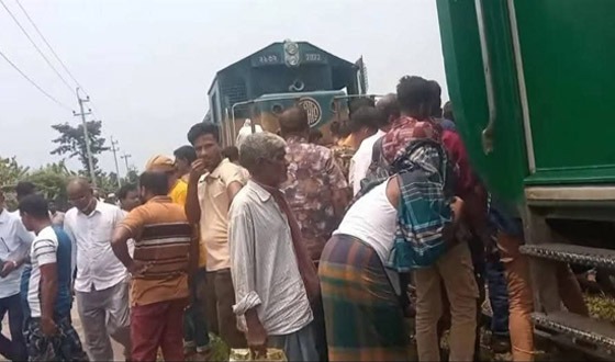জামালপুর এক্সপ্রেস ট্রেনের কাপলার ভেঙে ট্রেন চলাচল বন্ধ