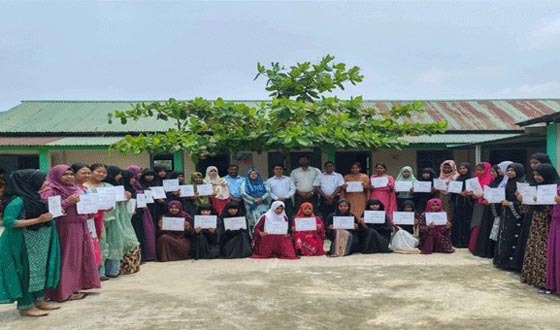 ঝিনাইগাতীতে হাঁস-মুরগি পালন ও টিকাদান বিষয়ে প্রশিক্ষণ