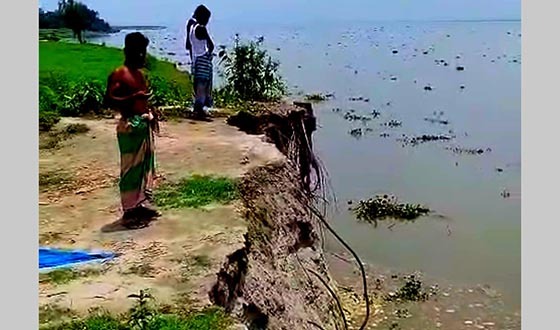 যমুনার ভাঙ্গনে বিলীন শতাধিক বসতবাড়ী, আতঙ্কে ভাঙ্গন এলাকার মানুষ