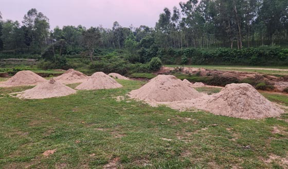 গারো পাহাড়ে অভিযান চললেও থামছে না অবৈধ বালু উত্তোলন