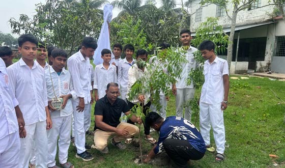 কাউখালতে স্কুল-মাদ্রাসায় র‌্যালি ও বৃক্ষরোপণ কর্মসূচি