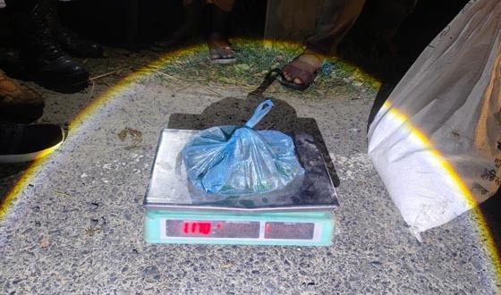 রাজশাহীতে ককটেল তৈরীর উপকরণ গান পাউডার ও কাঁচের গুড়া উদ্ধার