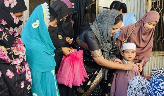 চাঁদপুরে মাদ্রাসার শিক্ষার্থীদের পাঞ্জাবি, পায়জামা ও হিজাব বিতরণ