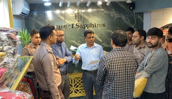 রাজশাহীতে কাপড় ব্যবসায়ীকে জরিমানা