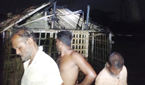 রূপসার জাবুসায় গুপিয়ার খালের গই ঘরে আগুন