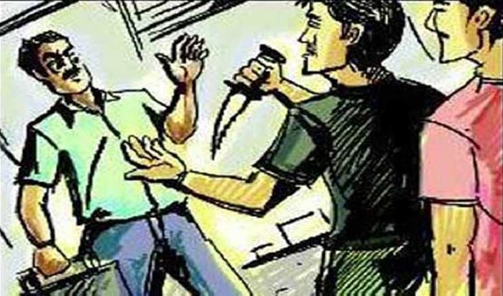 রাজশাহীতে নারীর গলায় ছুরি ধরে ছিনতাই