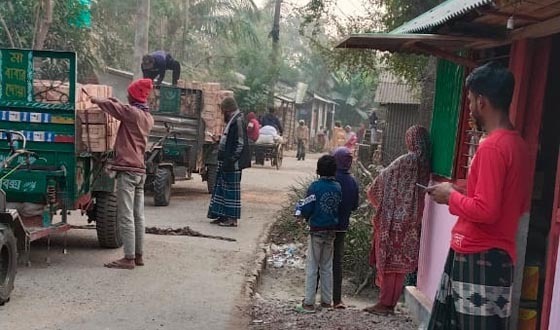 সরকারি ইট ইউপি সদস্যের বাড়ি, নেপথ্যে পিআইও কর্মকর্তা