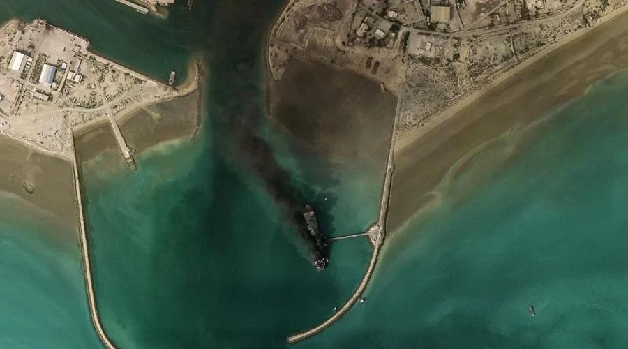 হরমুজ প্রণালি পার হওয়ার চেষ্টা করলেই জাহাজে আগুন, হুঁশিয়ারি ইরানের