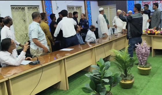 দুস্থদের বরাদ্দের ২৫ ভাগ চাল দাবি করায় জামায়াত নেতার উপর হামলা