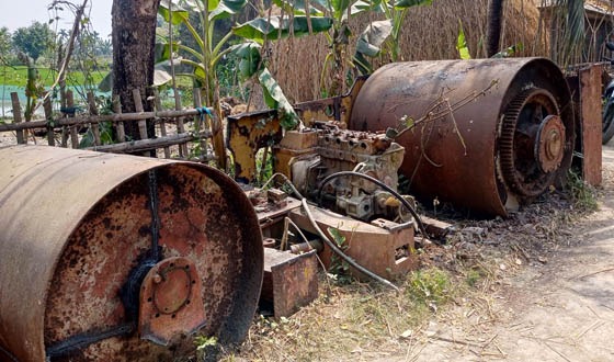 দাকোপে রোলার কেটে পাচারকালে ৩ জন আটক