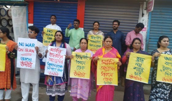 যুদ্ধ নয় শান্তির দাবিতে সৈয়দপুরে উদীচীর মানববন্ধন