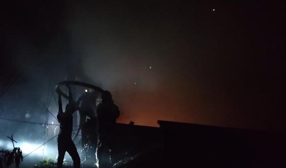 কলমাকান্দায় আগুনে পুড়ল জুতা ও ত্রিপালের দুই গোডাউন