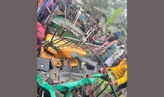 বাঘায় সিএনজি-ভটভটির মুখোমুখি সংঘর্ষে নিহত ৩