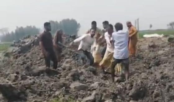 সরকারি বিধি তুড়ি মেরে ব্যবসা ও গুণ্ডামি, থানায় অভিযোগ