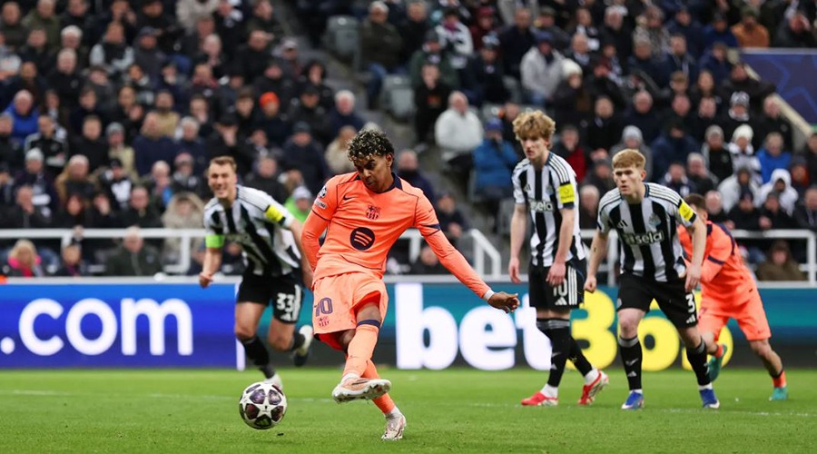 ইয়ামালের পেনাল্টিতে রক্ষা পেলো বার্সা