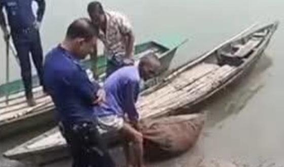 ব্রহ্মপুত্র নদ থেকে জালে উঠলো দুই বস্তা সরকারি ঔষধ