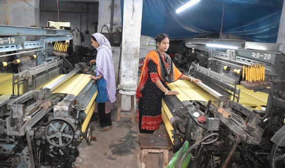 রাজশাহীর সিল্কে বিদেশি সুতার দাপট, খাঁটির ক্রেতা কম