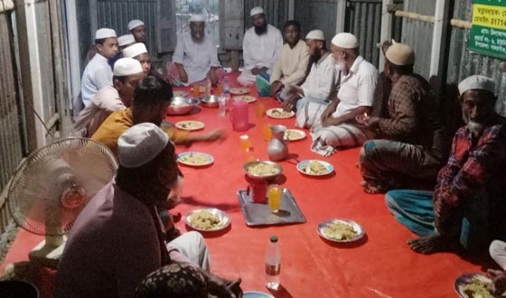গফরগাঁওয়ে পাঠাগার ও মসজিদে ইফতার ও দোয়া মাহফিল