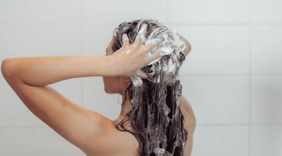 শ্যাম্পু ব্যবহারে যে ভুলগুলো এড়িয়ে চলবেন