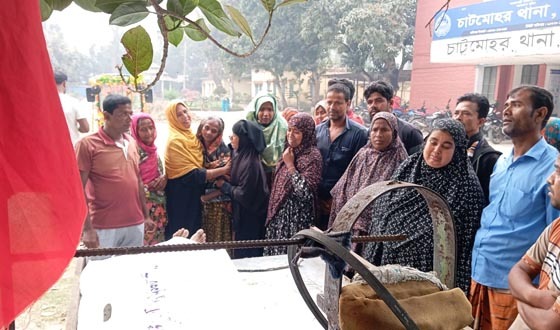 ভ্যান ছিনতাই করতে চাচাতো ভাইকে হত্যার অভিযোগ, আটক ৩