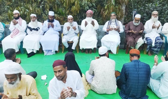 রূপসায় কাচ্চু এর সহধর্মিণীর মাগফিরাত কামনা করে দোয়া