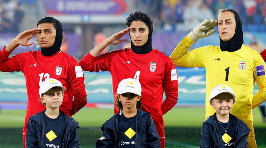 ইরানের নারী ফুটবলারদের বীর উপাধি দিলেন সাবেক কোচ