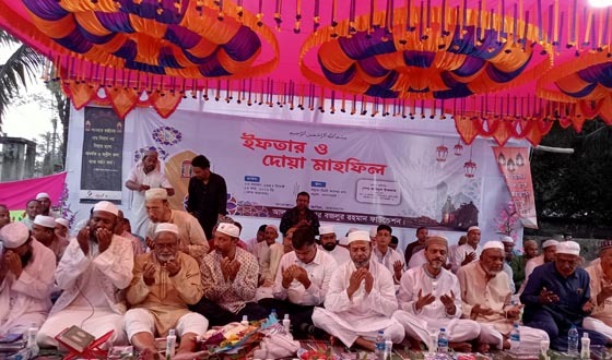 বজলুর রহমান ফাউন্ডেশনের উদ্যোগে ইফতার ও দোয়া মাহফিল
