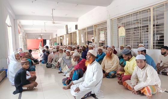রমজান উপলক্ষে ইতিকাফে বসেছে ১৩০ জন, ইফতার করেন ৫/৭শ জন