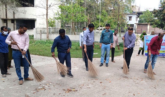 চাটমোহর স্বাস্থ্য কমপ্লেক্সে বিশেষ পরিচ্ছন্নতা অভিযান