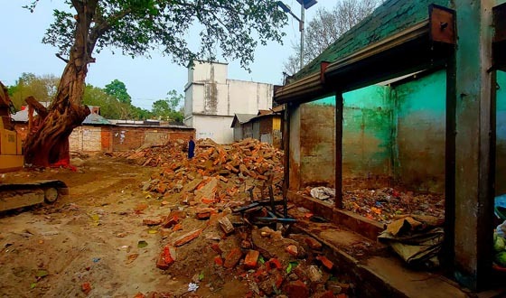 বাজার উন্নয়ন নির্মান কাজে বাঁধায় বন্ধ করে দেওয়ার অভিযোগ