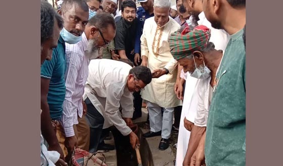 সেনবাগে পরিচ্ছন্নতা কার্যক্রম উদ্বোধন করলেন জয়নুল আবদিন