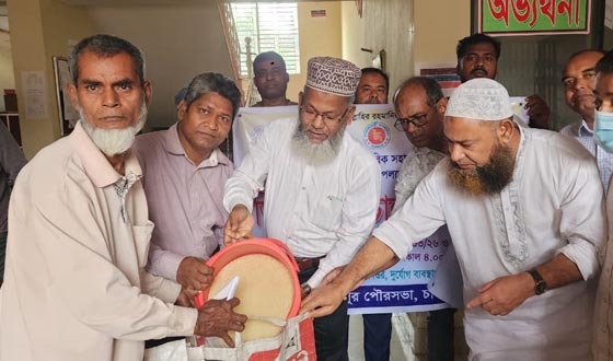 রহনপুর পৌরসভায় ভিজিএফের চাল বিতরণ