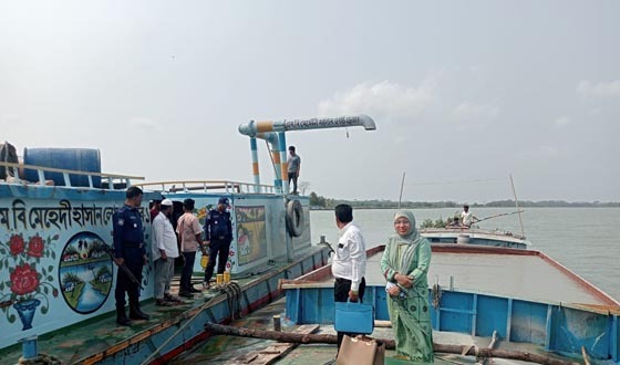 বাবুগঞ্জে অবৈধ বালু উত্তোলন, দুই ড্রেজার মালিককে জরিমানা