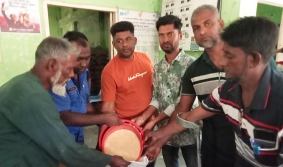 কলারোয়ায় ভিজিএফ’র চাল বিতরণ