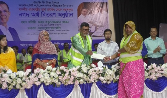 প্রধানমন্ত্রীর অনুদানের অর্থ পেলেন ৬৮৭ পরিচ্ছন্নতাকর্মী