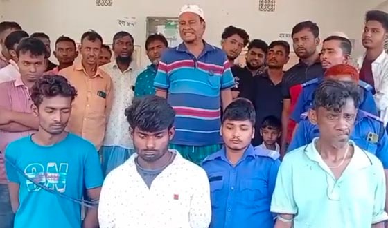 সেনবাগে ৩ মাদকসেবীকে কান ধরে উঠবশ ও সাঁতার কাটিয়ে শাস্তি