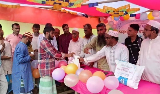 গফরগাঁওয়ে মানবতার হাতছানি'র ঈদ সামগ্রী বিতরণ
