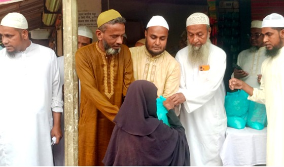 ত্রিশালে আত তাক্বওয়া ফাউন্ডেশনের ঈদ সামগ্রী বিতরণ