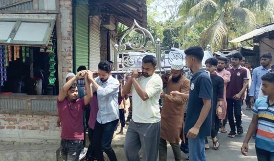 স্বপ্ন এসেছে বাড়িতে, তবে লাশ হয়ে