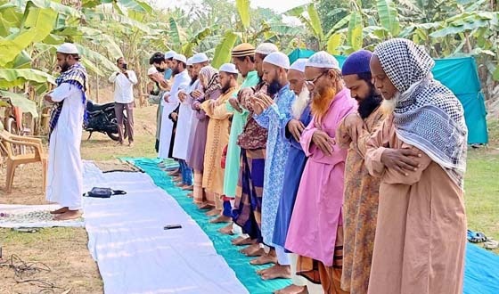 সৌদি আরবের সাথে মিল রেখে ঈদ উল ফিতরের নামাজ অনুষ্ঠিত