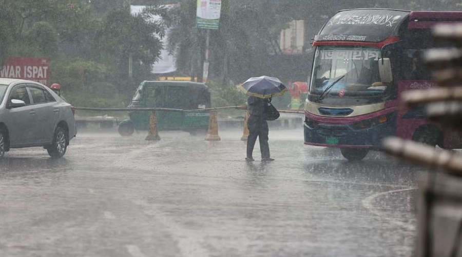 রাজধানীতে কালবৈশাখীর তাণ্ডব: ঈদের দিনেও ঝোড়ো বৃষ্টির পূর্বাভাস