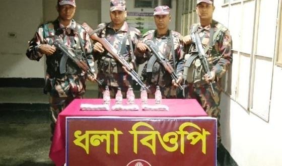 দৌলতপুর সীমান্তে ভারতীয় মদ ও অবৈধ ওষুধ উদ্ধার