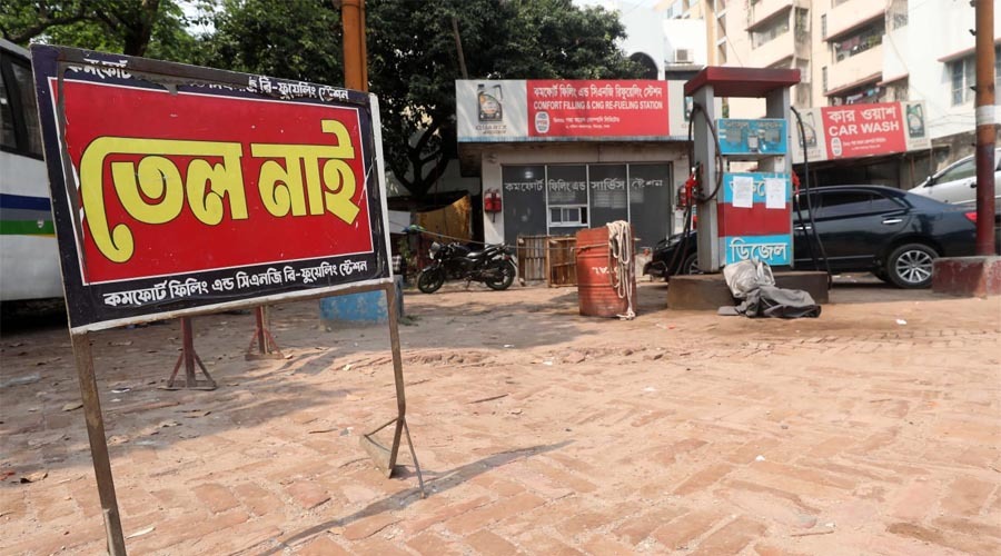 storage/2026/march/24/news/dhaka-filling-station-long-queue_69c27b61f38c1-1774353249.jpg
