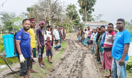 হাজারো মানুষের চলাচলের কাঁচা রাস্তা পাকাকরনের দাবি