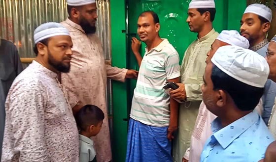 রাউজানে এতিম মেয়েকে নতুন ঘর হস্তান্তর