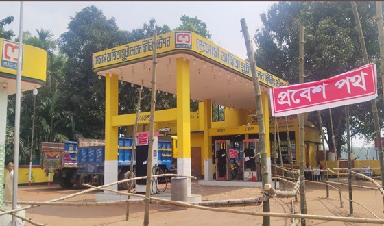 জ্বালানি তেল শূন্য রাজারহাট, পাম্প রক্ষায় বাঁশের বেড়া