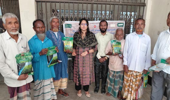 কিশোরগঞ্জের ৪ হাজার কৃষক পেলেন সবুজসোনা পাট বীজ