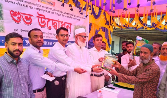 কালীগঞ্জে কৃষকদের মাঝে পাটবীজ ও সার বিতরণ