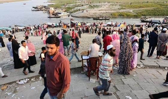 নির্বাচনোত্তর ঈদ উৎসবে যমুনার পাড়ে উপচেপড়া ভিড়