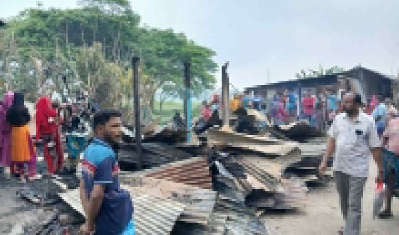 মুলাদীতে ভয়াবহ অগ্নিকান্ডে ৫ ব্যবসা প্রতিষ্ঠান ভস্মিভূত
